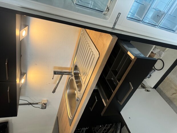 Showmodel zwarte hoek keuken 180cm +  240cm met inbouw apparatuur per direct leverbaar NEW-5550